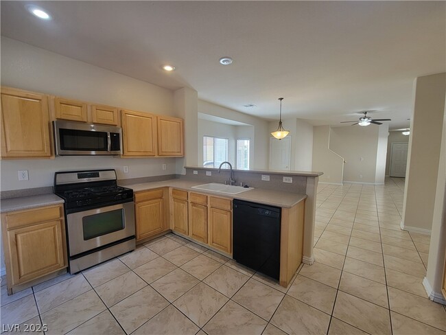 Building Photo - 8458 Pico Rivera Ave