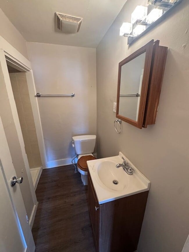 Building Photo - 619 3rd St