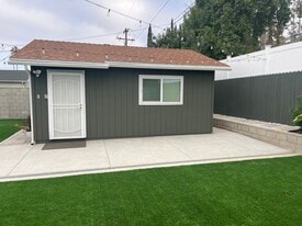 Building Photo - 4862 N Mangrove Ave