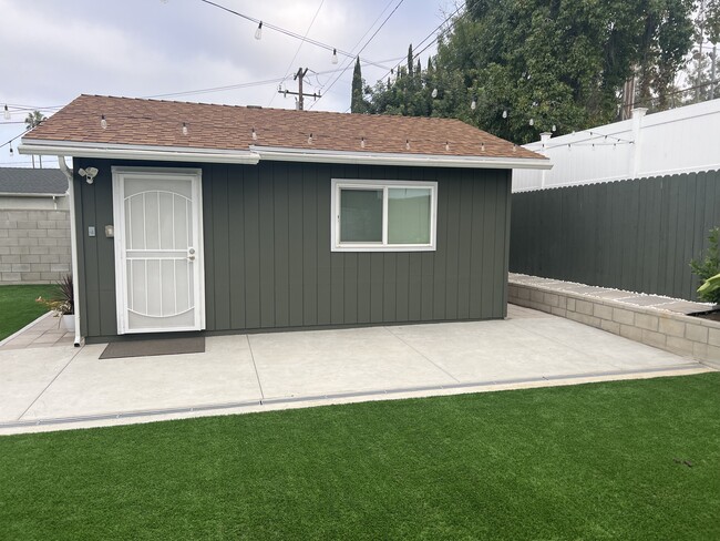 Building Photo - 4862 N Mangrove Ave