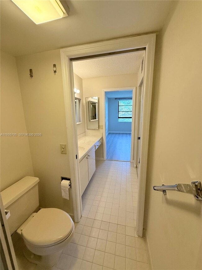 Building Photo - 10426 E Clairmont Cir