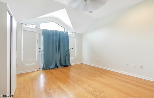 Building Photo - 135 Grove St