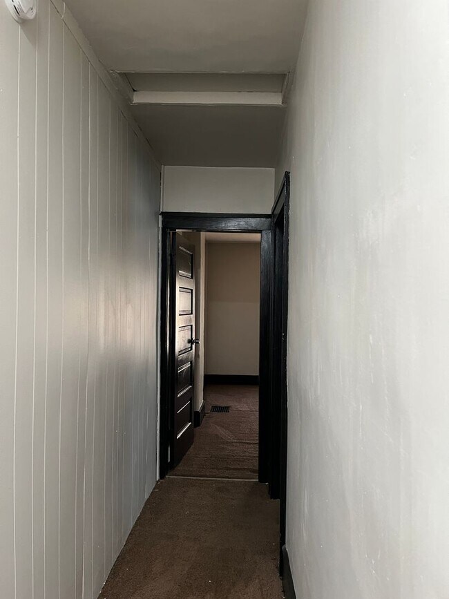 Building Photo - 1247 W Lee St