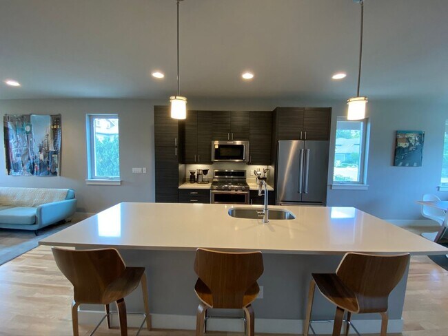Building Photo - Gorgeous 4B/3.5B North Boulder - Available...