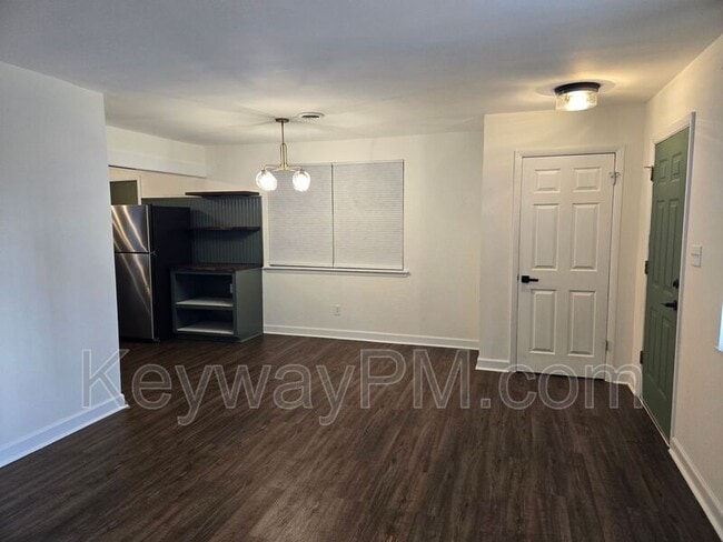 Building Photo - 3327 Cockatoo Rd