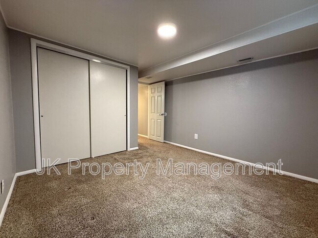 Building Photo - 512 52nd St S