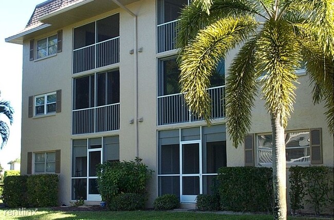 Building Photo - 5467 Rattlesnake Hammock Rd