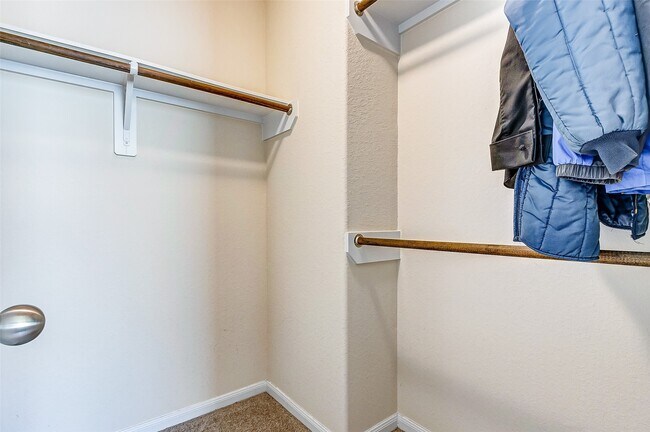 Building Photo - 21219 Fox Hillside Way