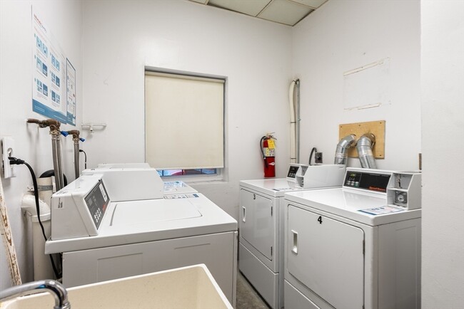 Building Photo - 1691 Cambridge St