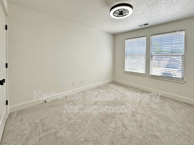 Building Photo - 1235 N Forestdale Pl