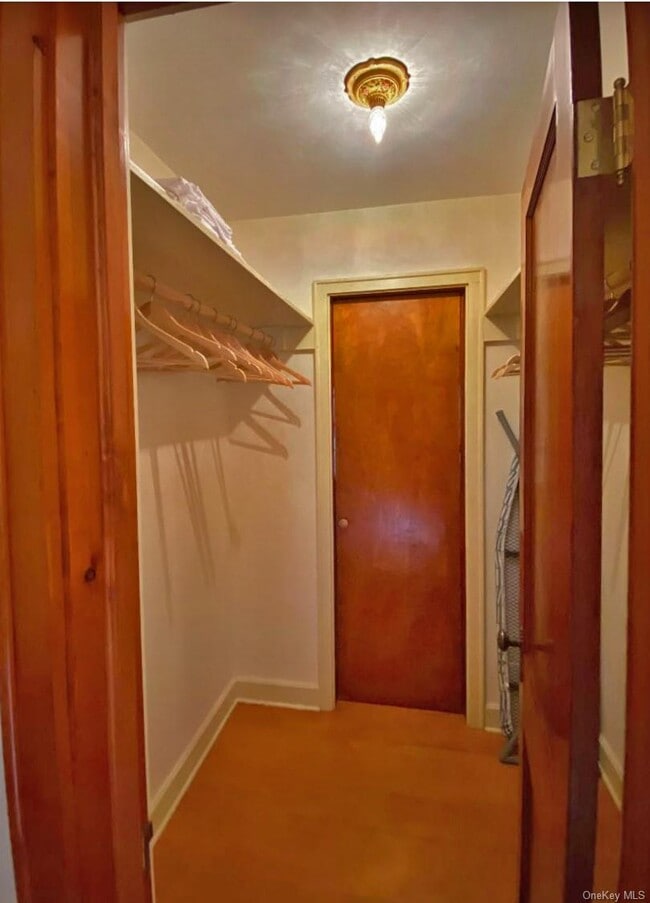 Building Photo - 6 Alpine Rd