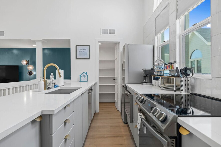 Building Photo - 4637 N 8th Pl