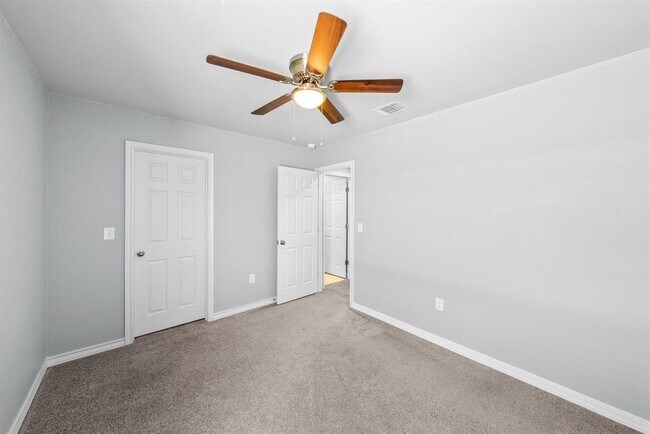 Building Photo - 5002 Plum Peach Bend