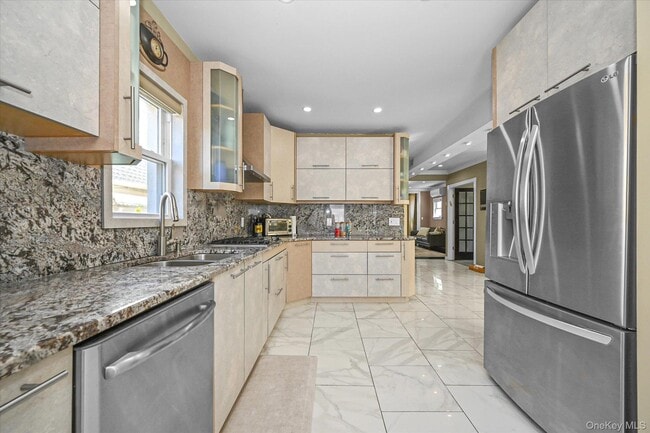 Building Photo - 85-16 Abingdon Rd