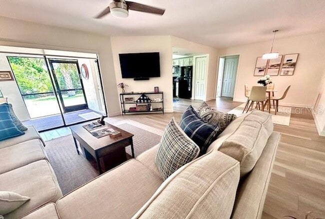 Building Photo - 230 Laurel Hollow Dr