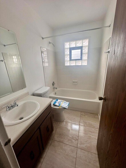 Building Photo - 1124 Camellia Dr