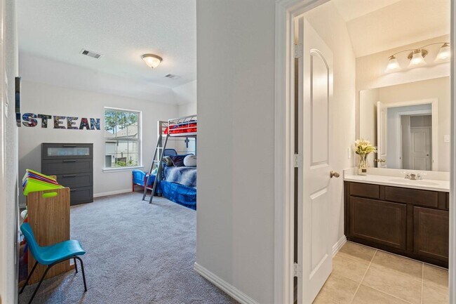 Building Photo - 519 Carina Gaze Dr