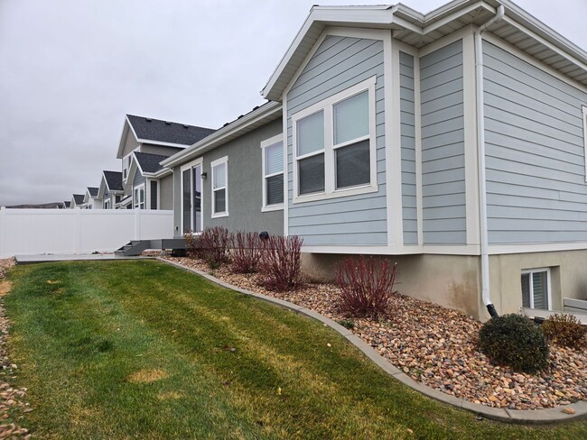 Building Photo - Beautilful 5 Bed 3.5 Bath in Lehi!!