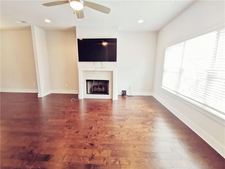 Building Photo - 3795 Oxford Cir