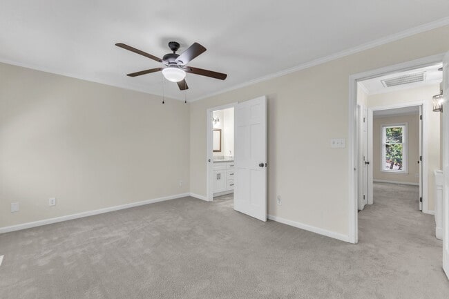Building Photo - 2824 Wayland Dr