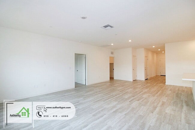 Building Photo - 2901 Hopkins Ave
