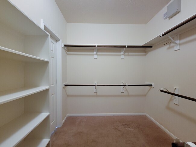 Building Photo - 805 Arlington Pointe Dr