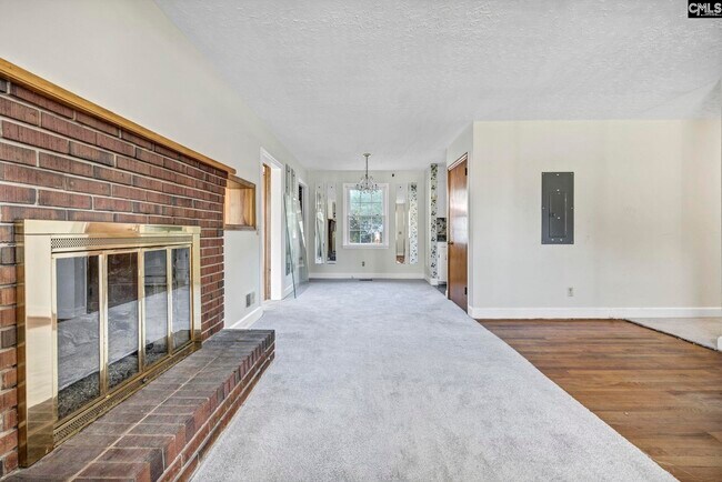 Building Photo - 1709 Woodfield Dr