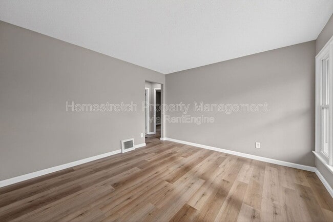 Building Photo - 315 St Anthony Ln