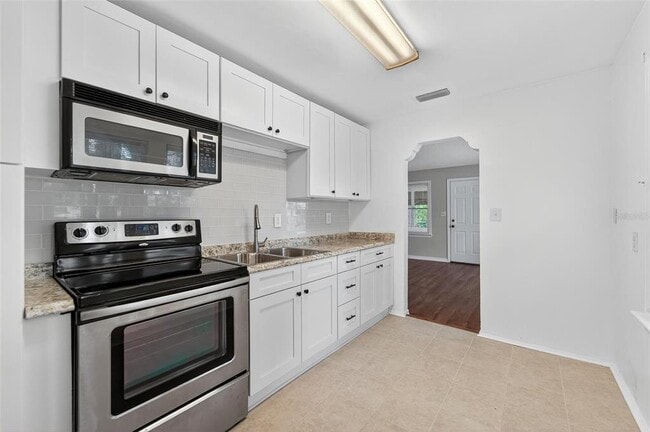 Building Photo - 8723 N Dexter Ave