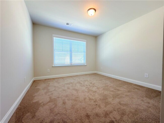 Building Photo - 470 Hellen Vly Dr