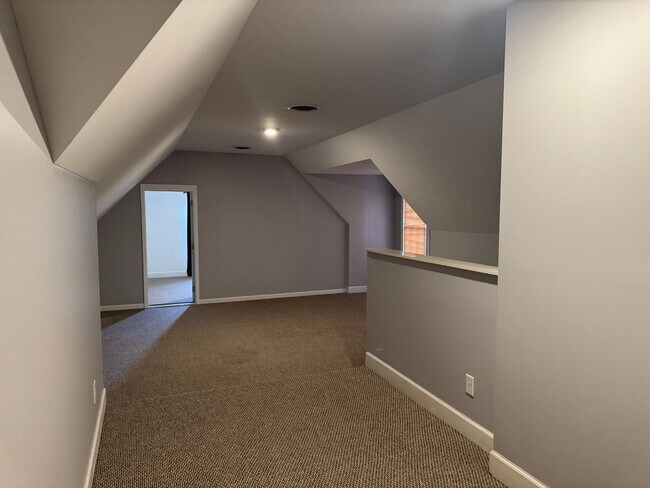 Building Photo - Stunning 5BR Executive Style Home in Brentwood