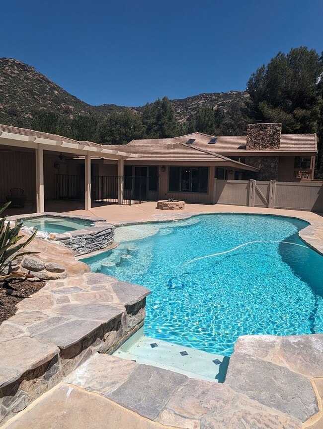 Building Photo - Luxury 5 Bedroom Home in Palo Verde Ranch