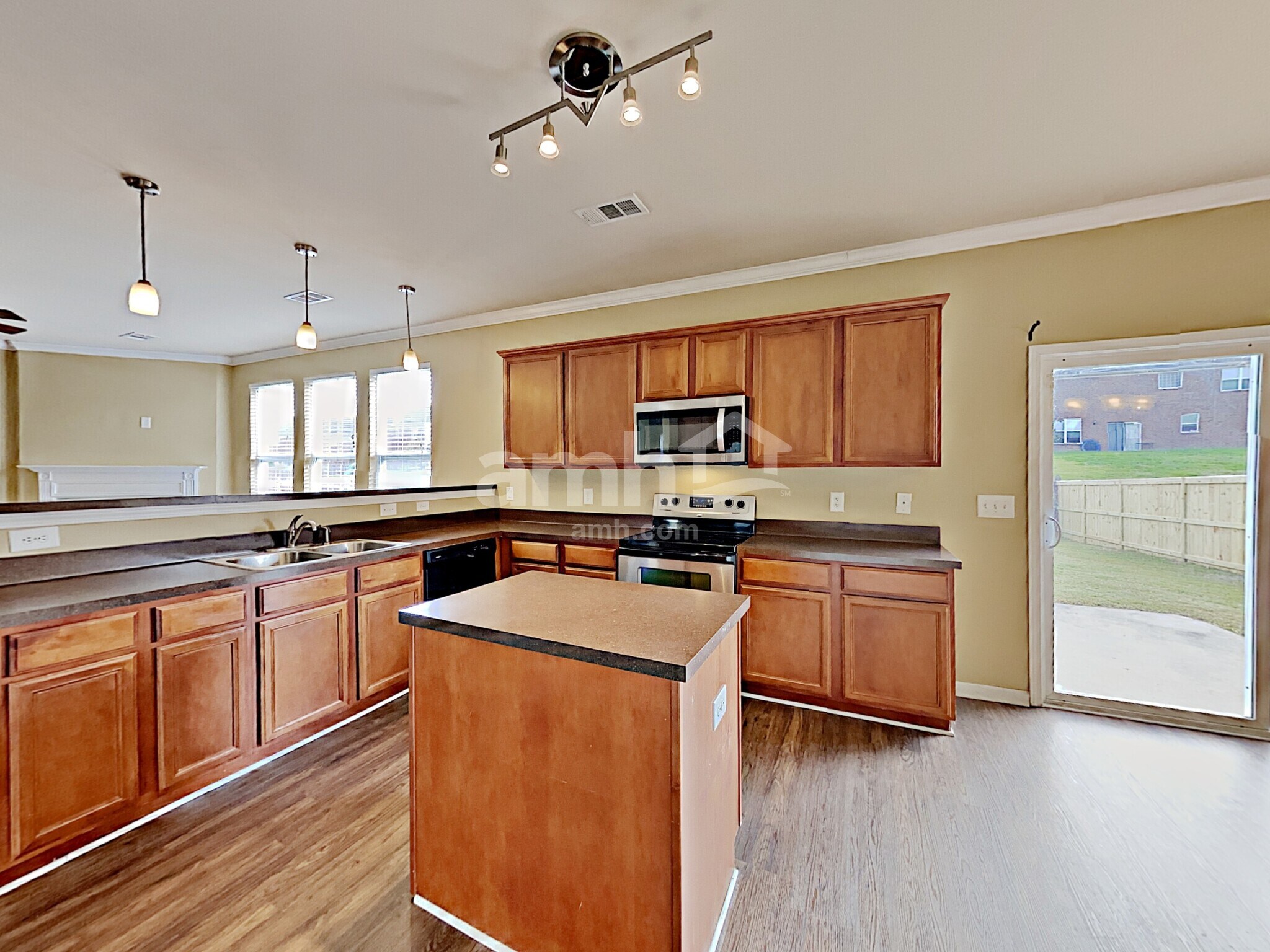 Building Photo - 1025 Addington Rd