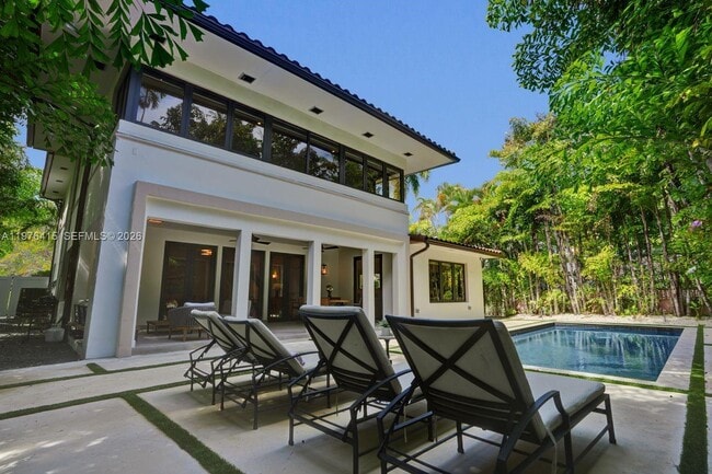 Building Photo - 5735 N Bay Rd