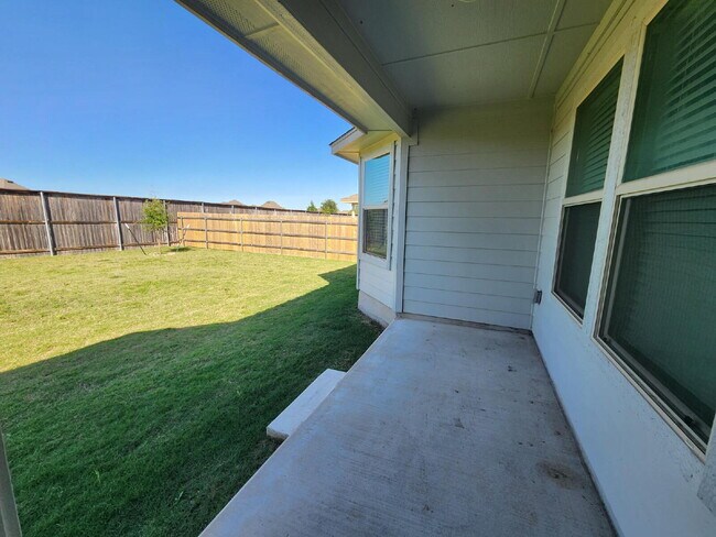 Building Photo - "Bright and Beautiful 3-Bedroom 2-Bath Hom...