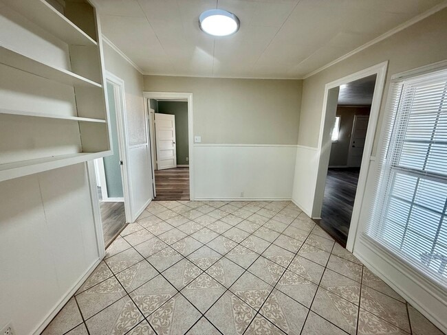 Building Photo - Updated 4 bedroom!