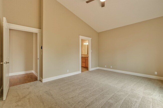 Building Photo - 376 Forest Pl