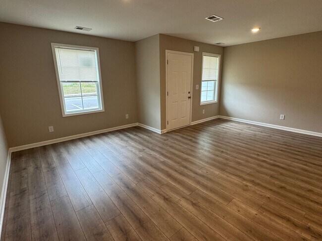 Building Photo - 213 Mountaindale Dr