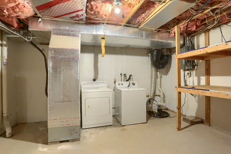 Building Photo - 843 Old Silver Spring Rd