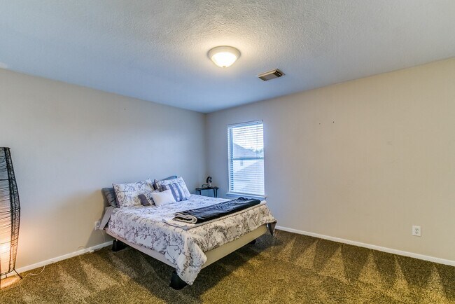 Building Photo - 3715 Slocom Dr