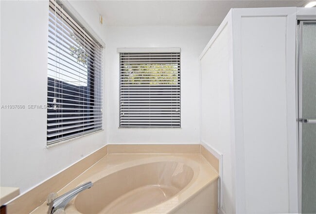 Building Photo - 5402 NW Emblem St