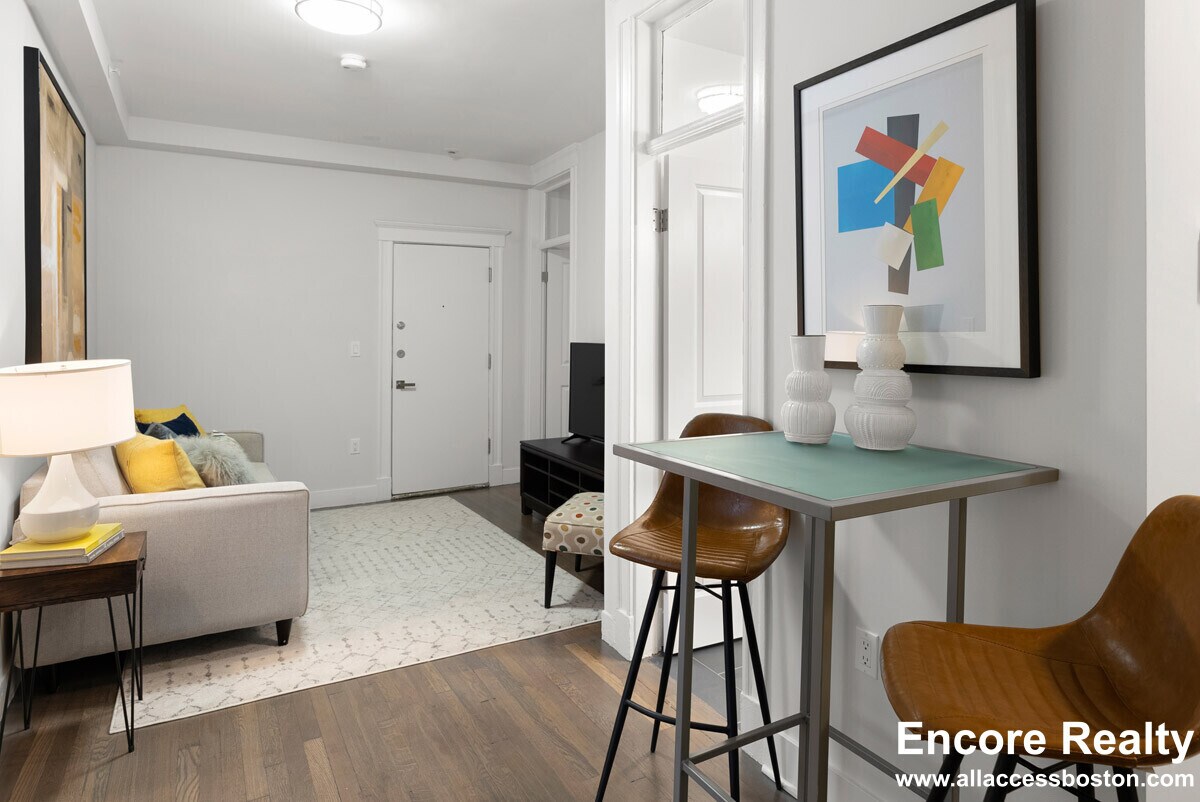 Building Photo - 81 Park Dr