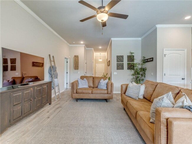Building Photo - 3 br, 2 bath House - 9708 Ashford Dr