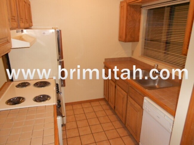 Building Photo - 1304 E 900 S