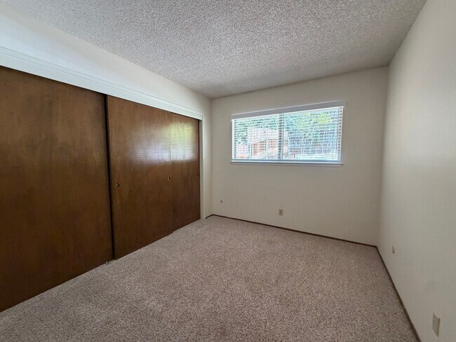Building Photo - 7739 Southcliff Dr