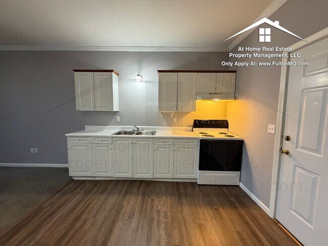 Building Photo - 808 Center St