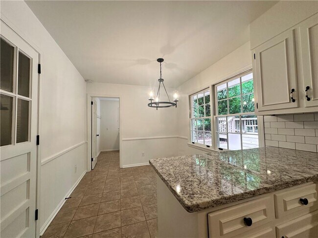Building Photo - 4794 Cambridge Dr