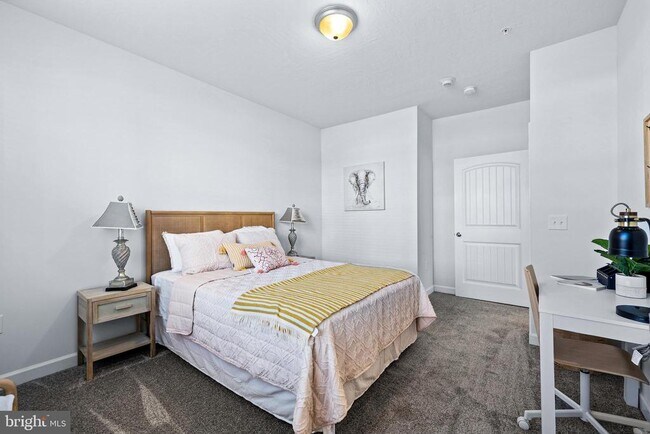 Building Photo - 3020 Larkwood Cir