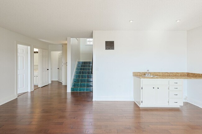 Building Photo - Spacious 4 Bed / 3 Bath Home in Desirable Nebo Hill – La Mesa (3,056 Sq Ft)