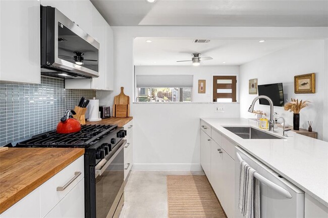 Building Photo - 4620 Englewood Dr